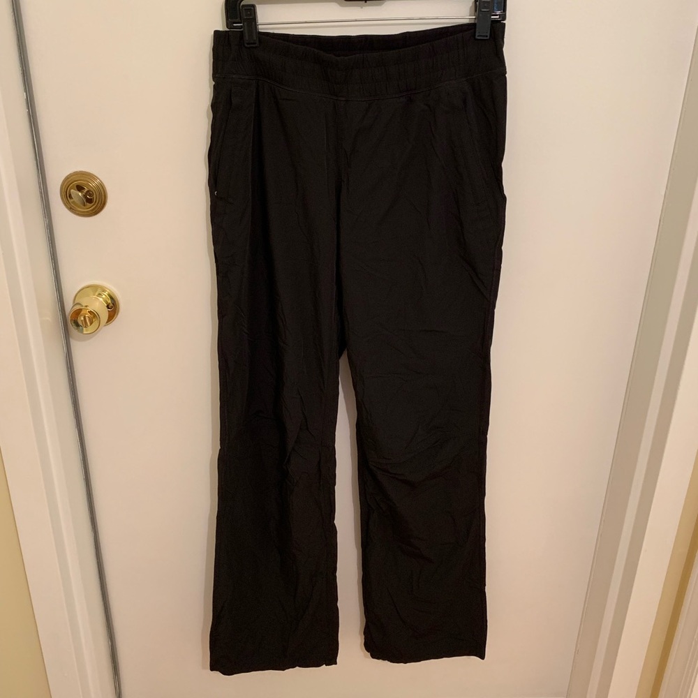 Lululemon “Walk the dog” pants in black